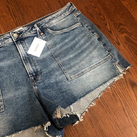 NWT Good American Cutoff Denim Shorts - Picture 2 of 5